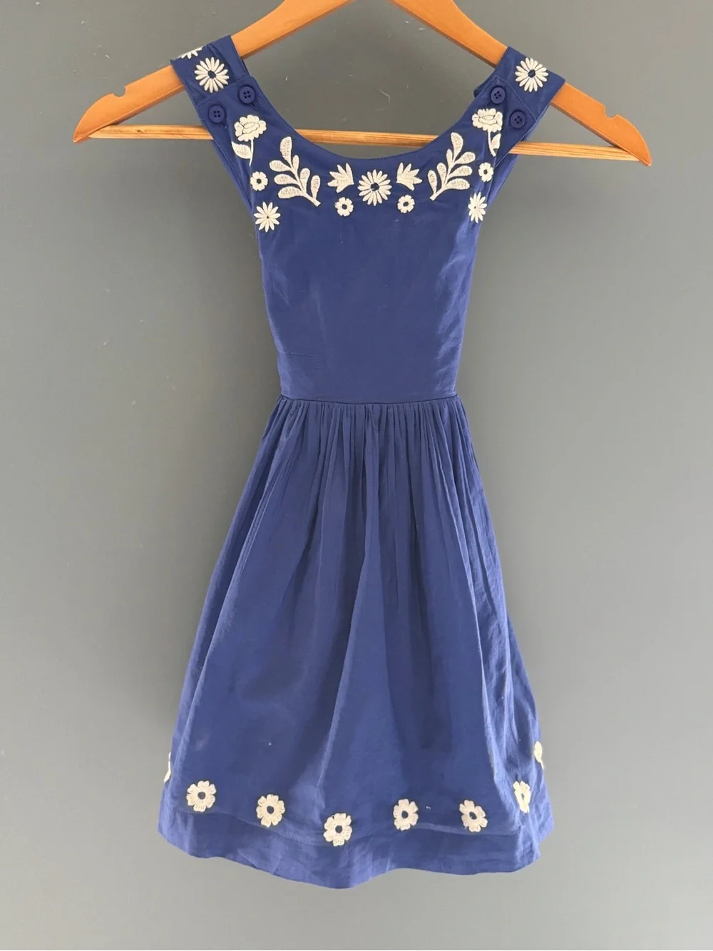 Mini Boden cross back embroidered dress